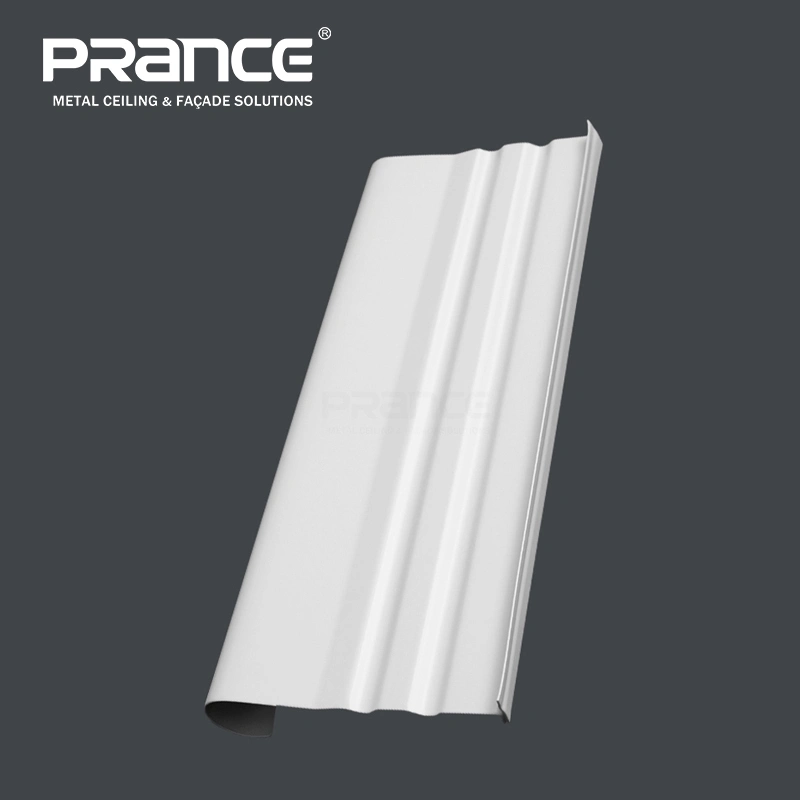 Soffitto a lama metallica con J-baffle in alluminio sospeso Prance 1